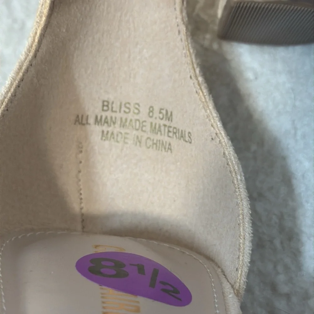 CUSHIONAIRE 8.5 Bliss Cream Block Heel Sandals